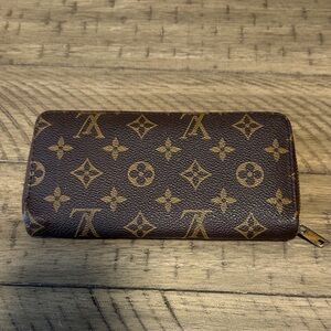 Louis Vuitton Monogram Zip Around Wallet - Brown/Tan